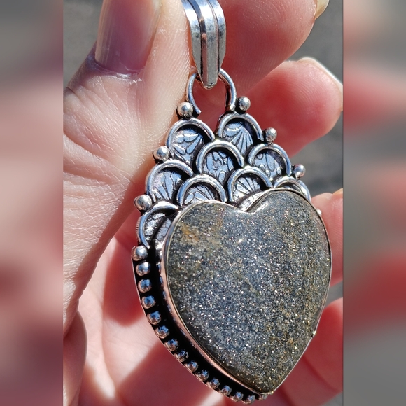 New Heart Shaped Black Sunstone 925 Silver Pendant. - Picture 5 of 16